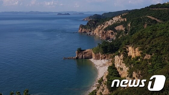 인천연평도 가래칠기 해변과 해안 풍경(한국관광공사 제공) © News1