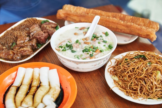 팀초이키에선 주로 완탕, 콘지 등 홍콩 서민 음식을 판매한다. 