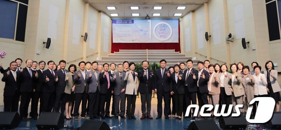 '사회복지법인 수원중앙복지재단 설립 10주년 기념식 축하합니다'