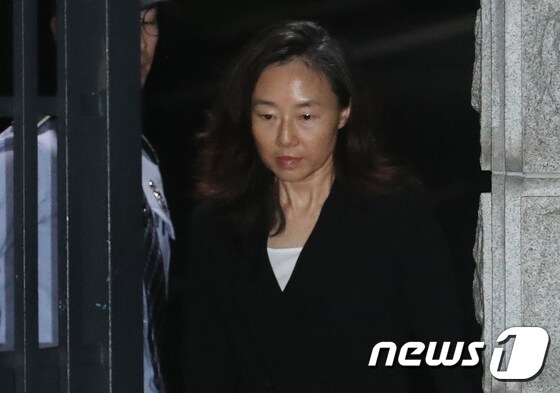 구치소 나서는 '문화계 블랙리스트' 조윤선 전 장관