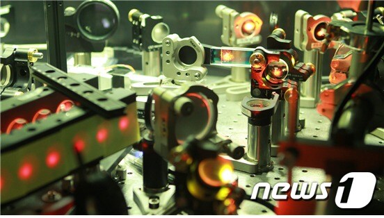 펨토초 레이저 압축 장치(IBS 제공)© News1