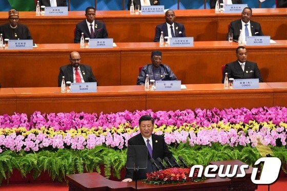 시진핑 중국 주석이 3일  베이징 인민대회당에서 열린 '중-아프리카 협력 정상회의' 개막식에서 연설을 하고 있다.  © AFP=뉴스1 © News1 