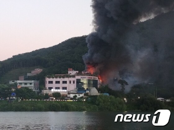 불이난 남양주  찔질방 건물. © News1