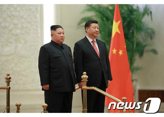 김정은 북한 국무위원장(왼쪽)과 시진핑 중국 국가주석. (노동신문) 2019.1.10/뉴스1