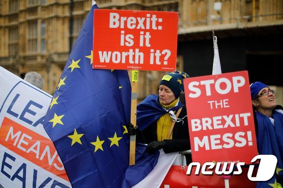 영국에서 브렉시트를 반대하는 시위대가 시위를 벌이고 있다. <자료사진>© AFP=뉴스1