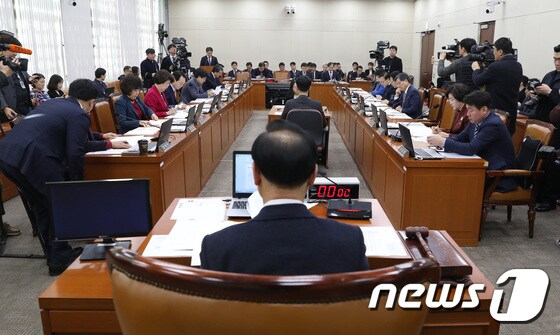 18일 오전 서울 여의도 국회에서 보건복지위원회 전체회의가 열리고 있다. © News1 임세영 기자