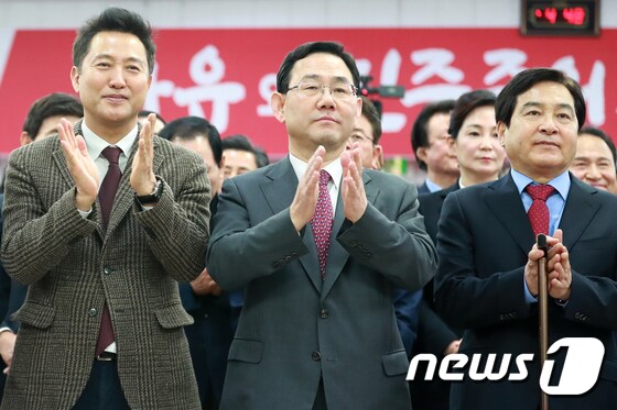 한국당 신년교례회 참석한 오세훈·주호영·심재철