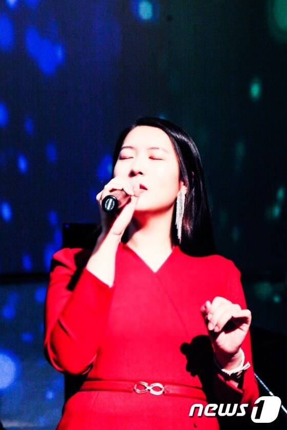 지난해 12월 28일 부산 가람아트홀에서  단독 콘서트를 가진 루시.© 뉴스1