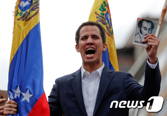 미국이 23일 후안 과이도 베네수엘라 국회의장을 베네수엘라 임시 대통령으로 인정했다. © 로이터=뉴스1 © News1 강민경 기자
