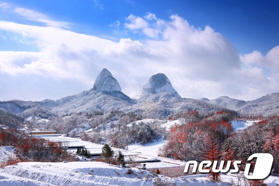 한국관광 100선에 선정된 마이산.(진안군제공)2019.01.04/뉴스1© News1