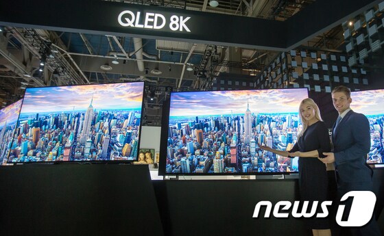 삼성전자가 지난 1월 미국 라스베이거스 'CES 2019'에서 공개한 '2019년형 QLED 8K TV' 의 모습/뉴스1