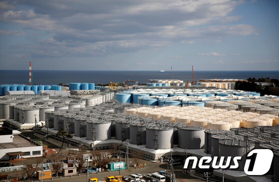 일본 후쿠시마 제1원자력발전소 부지 내의 방사성 오염수 탱크 <자료사진> © 로이터=뉴스1