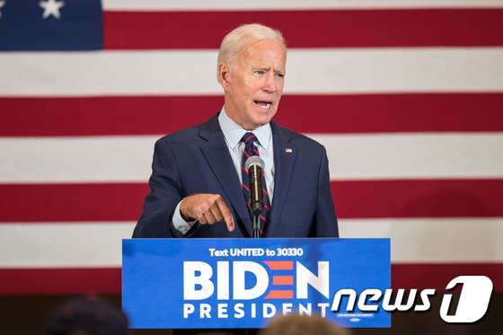 조 바이든 전 미국 부통령이 9일(현지시간) 뉴햄프셔주 선거유세에서 도널드 트럼프 대통령을 탄핵해야 한다고 주장했다. © AFP=뉴스1