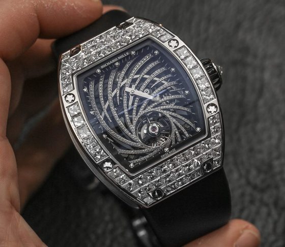 스위스 시계 제조사 리차드밀의 '투르비용 다이아몬드 트위스터'. (시계 전문 매체 aBlogtoWatch)© 뉴스1