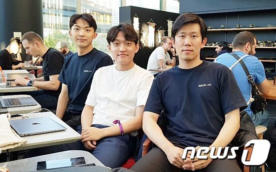 김종호 해치랩스 대표(오른쪽)와 해치랩스 팀원들 © 뉴스1