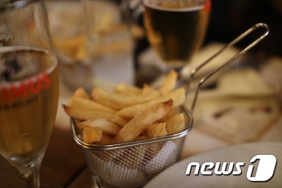 벨지안 프라이스.  생감자로 만들어 진 감자튀김맛이다.  © 뉴스1