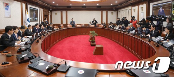 정부, 검찰 '특수부' 축소안 국무회의 상정…의결되면 즉각 시행