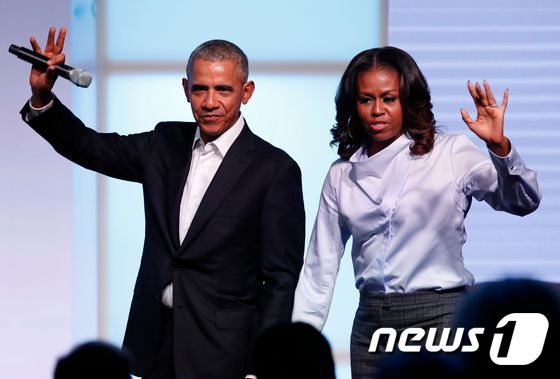 버락 오바마 전 대통령 부부. © AFP=뉴스1