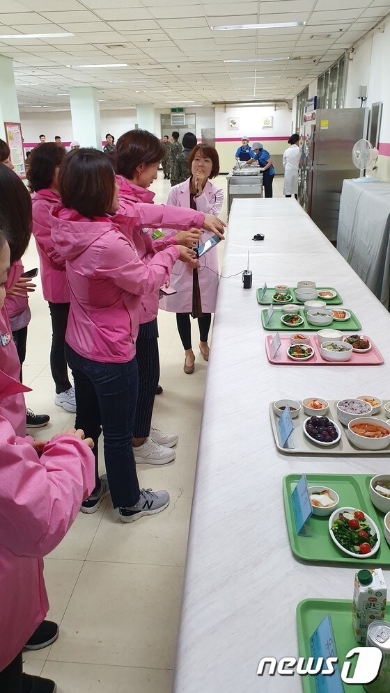 '어머니 장병 급식·피복 모니터링 단' 국군양주병원 방문