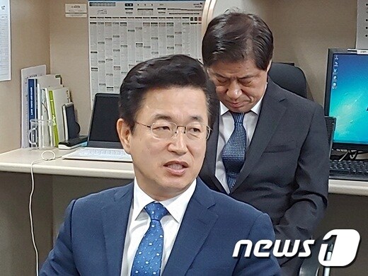 허태정 대전시장이 16일 오전 시청 기자실을 찾아 대전시티즌과 관련한 투자 유치에 대해 설명하고 있다. /© 뉴스1