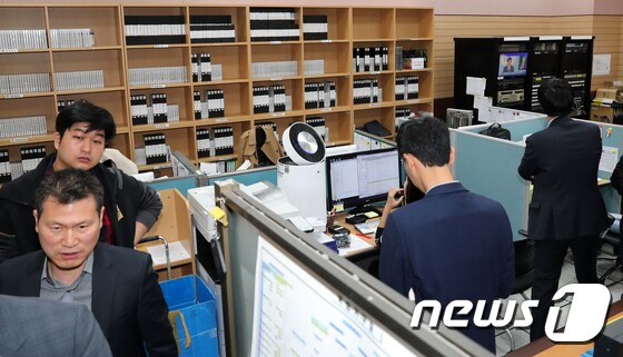 검찰, 국회방송 압수수색 '패스트트랙 충돌 영상을 찾아라'