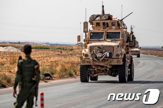 시리아를 떠나는 미군 차량 행렬. © AFP=뉴스1