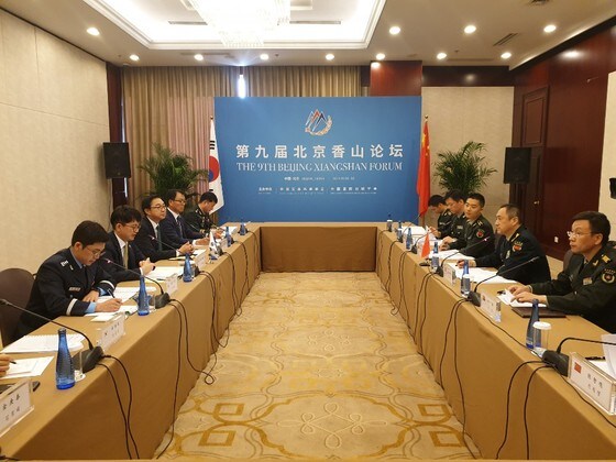 제9회 베이징 샹산포럼에서 한중이 국방 전략대화를 갖고 있다. (국방부 제공)© 뉴스1 
