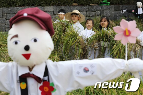어린이 농부들 '수확의 기쁨'