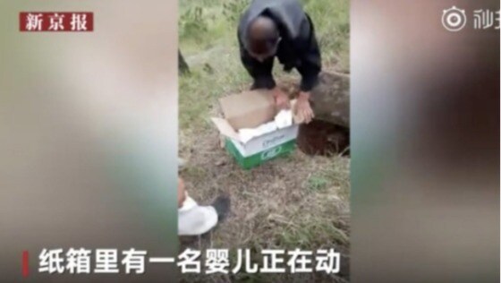 생매장한 아이가 발견된 현장 - 웨이보 갈무리