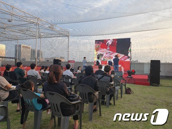 4일 미쉐린가이드 고메 페어에서 쿤쏨차이의 김남성 셰프가 쿠킹쇼를 진행하고 있다. © 뉴스1/정혜민 기자