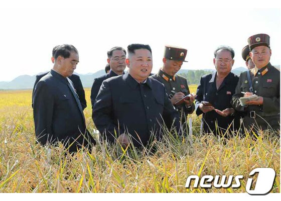 북한 노동당 기관지 노동신문이 9일 김정은 국무위원장이 군 농장을 현지지도 했다고 전했다. (노동신문) © 뉴스1