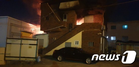 김해 진례면 화재 현장(경남소방본부 제공)© 뉴스1