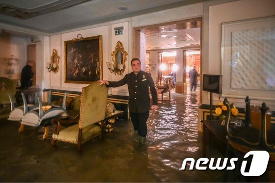 12일(현지시간) 이탈리아 베네치아 그리티 궁전이 침수 피해를 입었다. © AFP=뉴스1