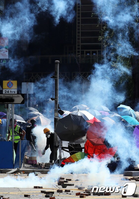 전쟁터 방불케하는 홍콩 시위 현장