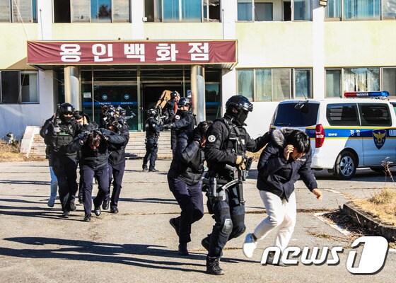 '대테러 관계기관 종합훈련' 모습.(경기남부경찰청 제공)© 뉴스1