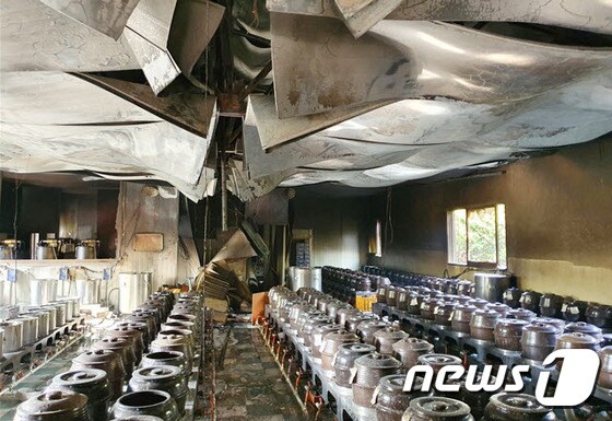 괴산 감물 한약제조시설 화재현장.(괴산소방서 제공)© 뉴스1