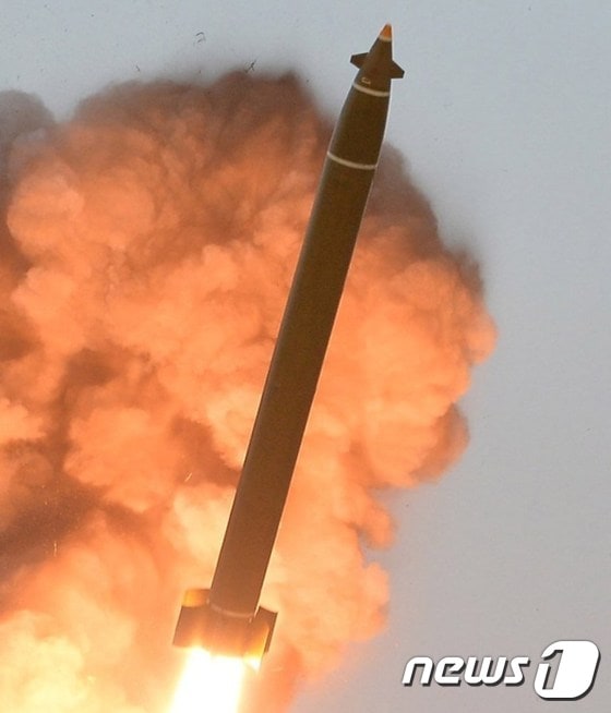 북한이 지난 9월10일 시험발사한 '초대형 방사포'(KN-25) (미 CSIS 미사일 방어 프로젝트 홈페이지 캡처) © 뉴스1