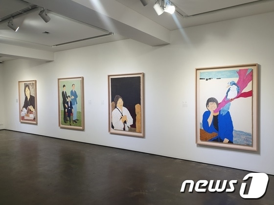윤석남 '벗들의 초상을 그리다' 전시 전경.© 뉴스1 이기림 기자