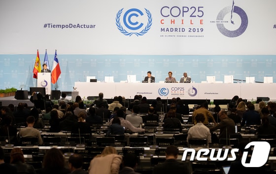 지난해 12월11일 스페인 마드리드에서 열린 기후변화협약당사국총회(COP25) 고위급회의에 우리나라 수석대표로 조명래 환경부장관이 참석해 기조연설을 하고 있는 모습.  (환경부 제공)2019.12.11/뉴스1DB