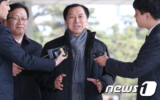 김기현 전 울산시장, '청와대 하명수사' 의혹 검찰 출석 