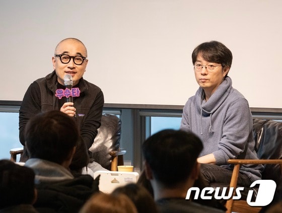 (왼쪽부터) 김봉진 우아한형제들 의장과 김범준 대표 (우아한형제들 제공) © 뉴스1