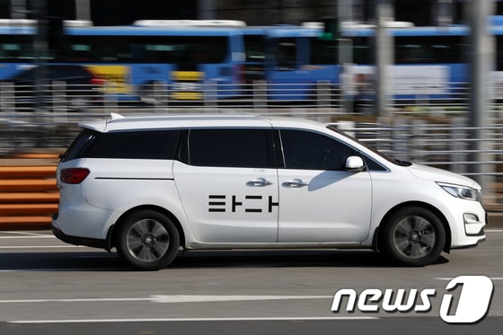 서울 시내에 타다 차량이 운행하고 있다.  2019.12.2/뉴스1 © News1 이승배 기자