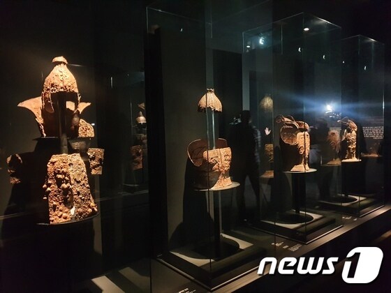 국립중앙박물관 기획전시실에서 열린 특별전 '가야본성-칼과 현'에 전시된 가야 무사들의 갑옷.© 뉴스1 이기림 기자
