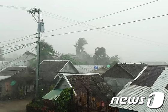 태풍 간무리 © AFP=뉴스1