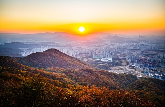 남한산성에서 일몰이 멋지기로 유명한 곳은 서문 주변이다