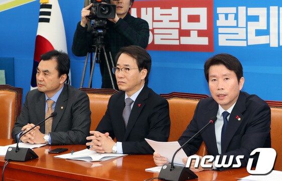 이인영 원내대표는 5일 정책조정회의에서 자유한국당을 향해 