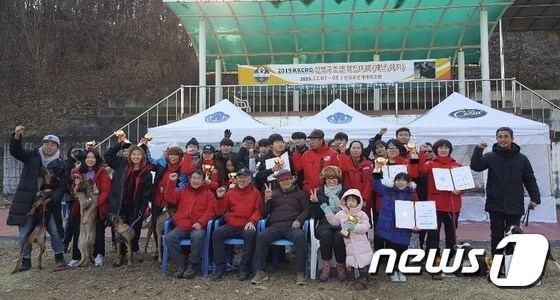 한국인명구조견협회가 지난 7~8일 경기도 안성에서 '2019 인명구조견경진대회'를 개최했다. © 뉴스1
