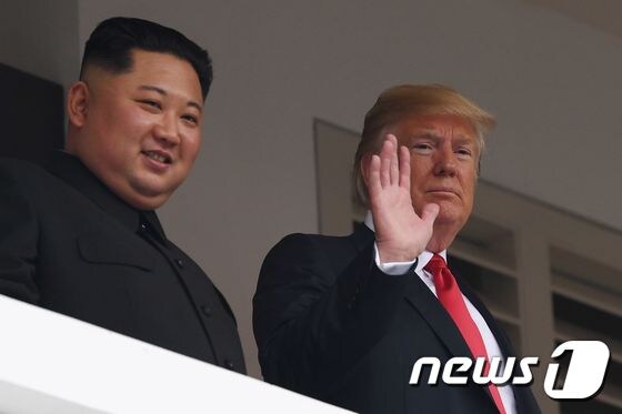  1차 싱가포르 북미 정상회담 때의 도널드 트럼프 미국 대통령(우측)과 김정은 북한 국무위원장 © AFP=뉴스1