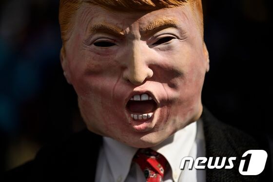 도널드 트럼프 미국 대통령의 국가비상사태 선포에 항의하는 시위가 열렸다. © AFP=뉴스1