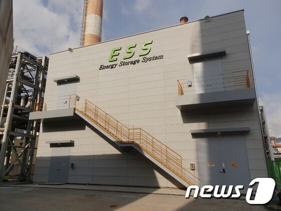 깨끗한나라는 청주공장에 에너지저장장치(ESS)를 도입했다고 19일 밝혔다.2019.2.19(깨끗한나라 제공) © 뉴스1